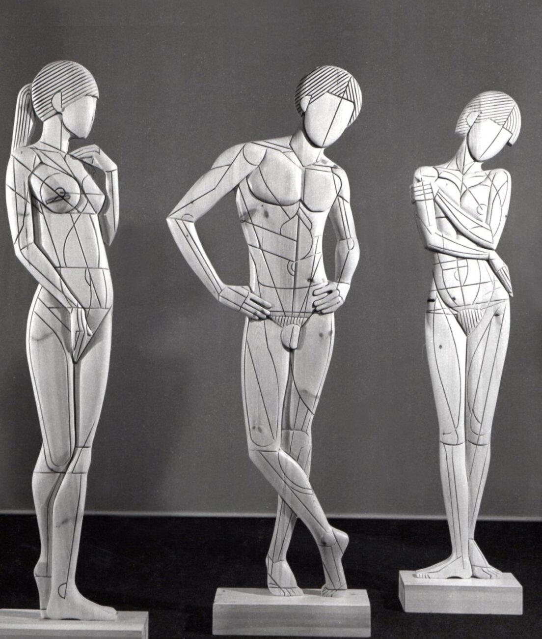 93 1981 figure umane sculture lignee