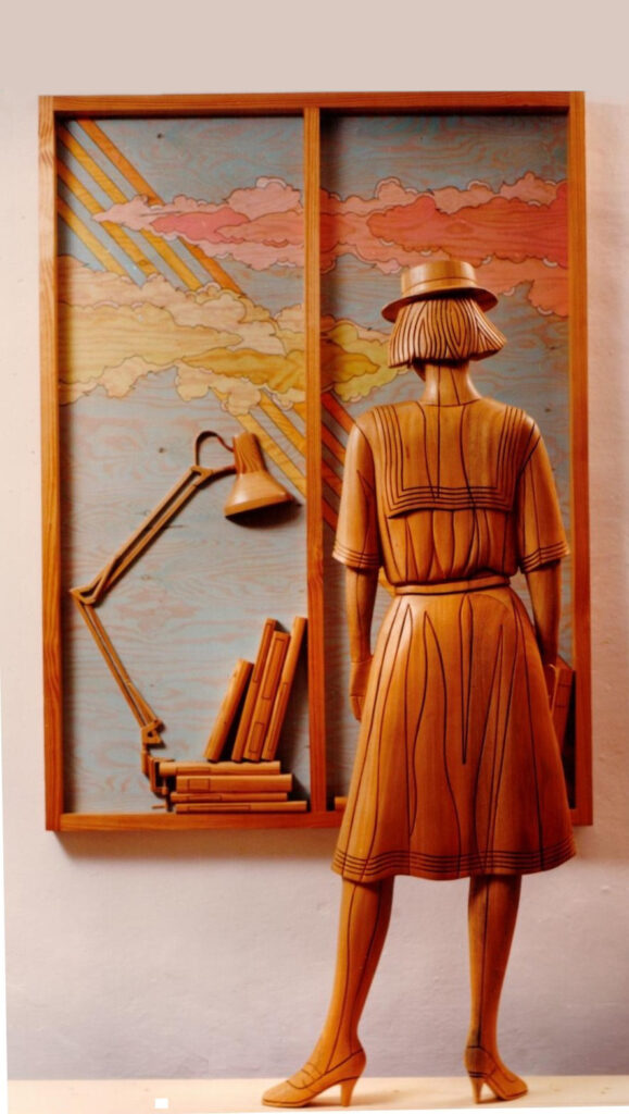 1985 donna e finestra, scultura lignea e pannello dipinto con bassorilievo