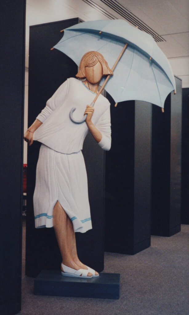 1989 donna con l'ombrello, scultura legno dipinto