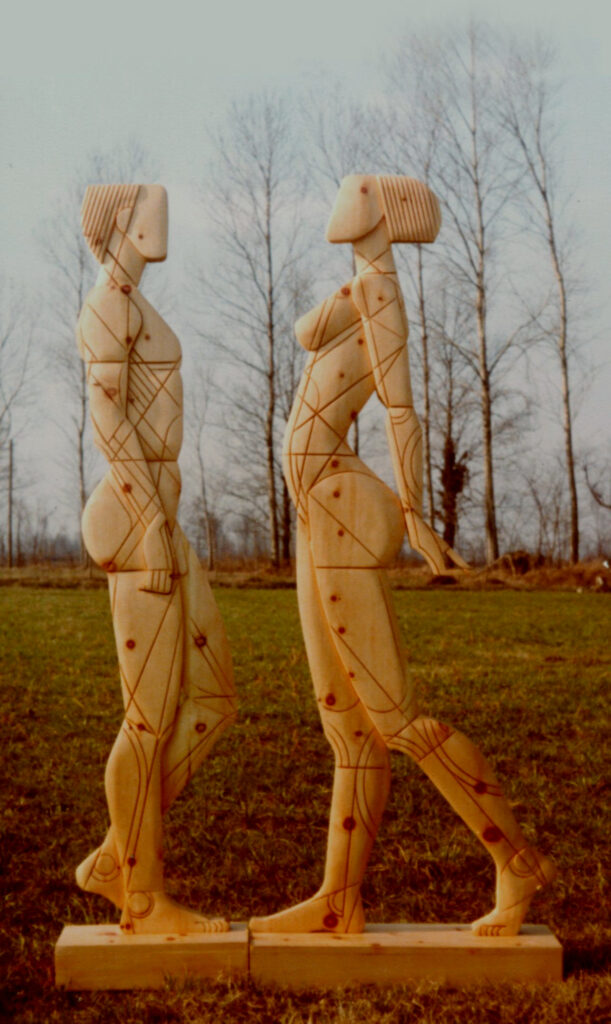 1978 uomo e donna, sculture lignee