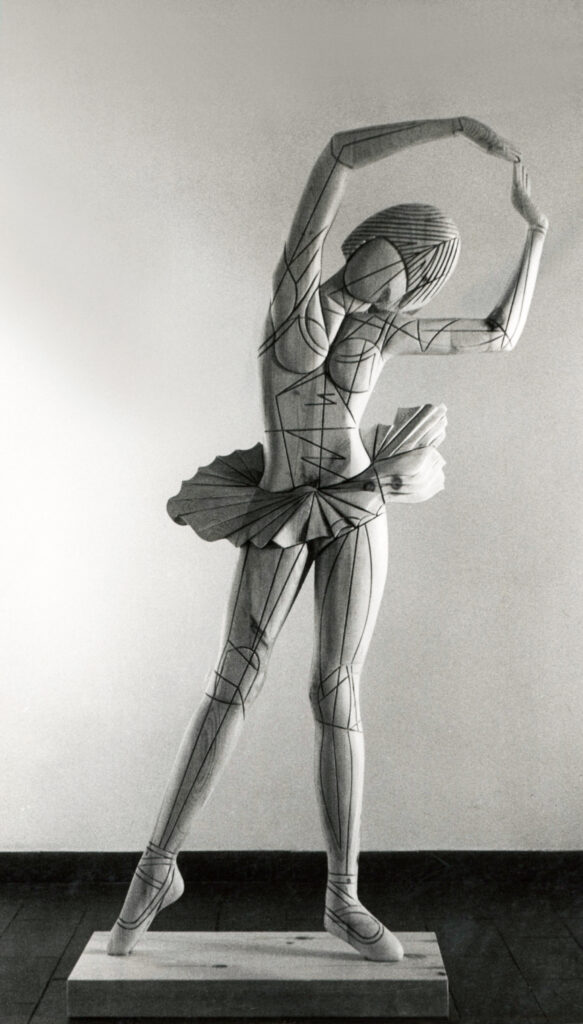 97 1983 ballerina scultura lignea